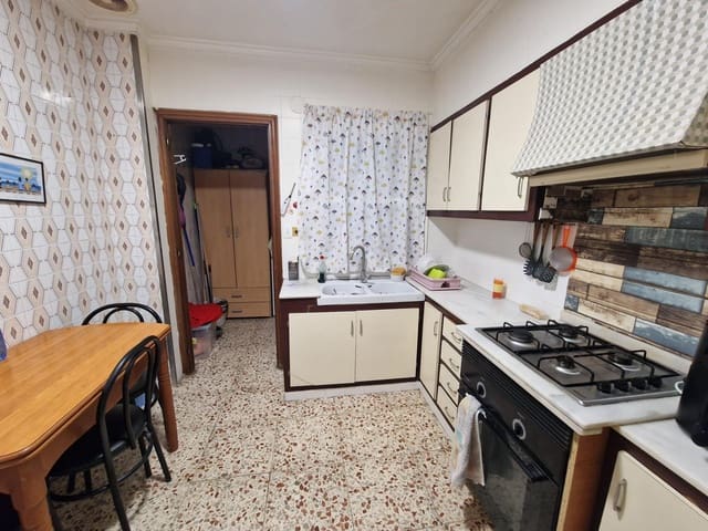 Piso de 4 habitaciones en Centro, Elche / Elx en venta - 169.000 € (Ref: 9462484)