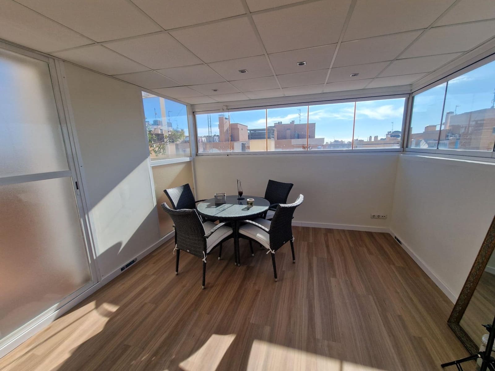 Ático de 3 habitaciones en Elche / Elx en alquiler con piscina - 1.500 € (Ref: 9474978)