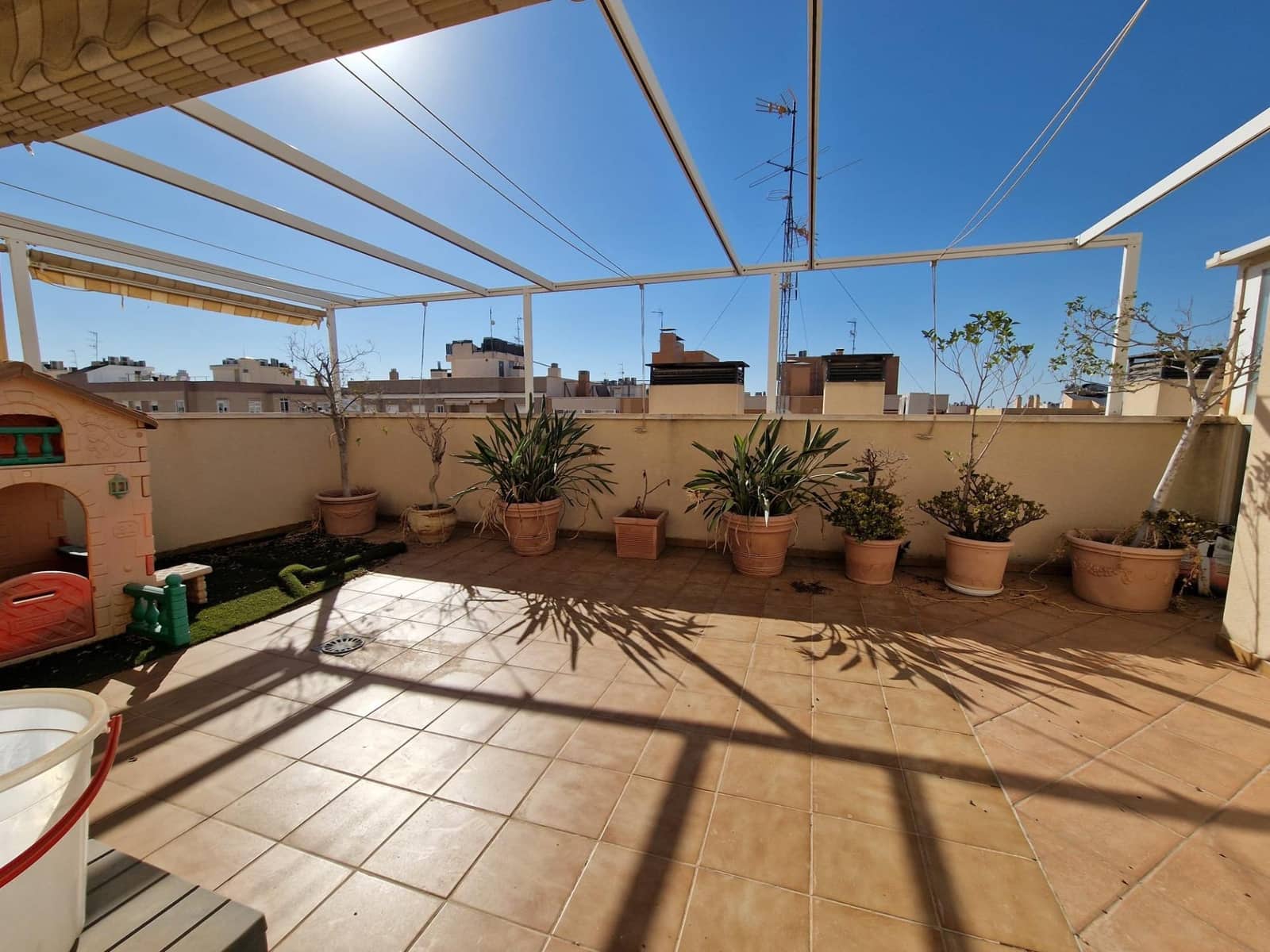 Ático de 3 habitaciones en Elche / Elx en alquiler con piscina - 1.500 € (Ref: 9474978)