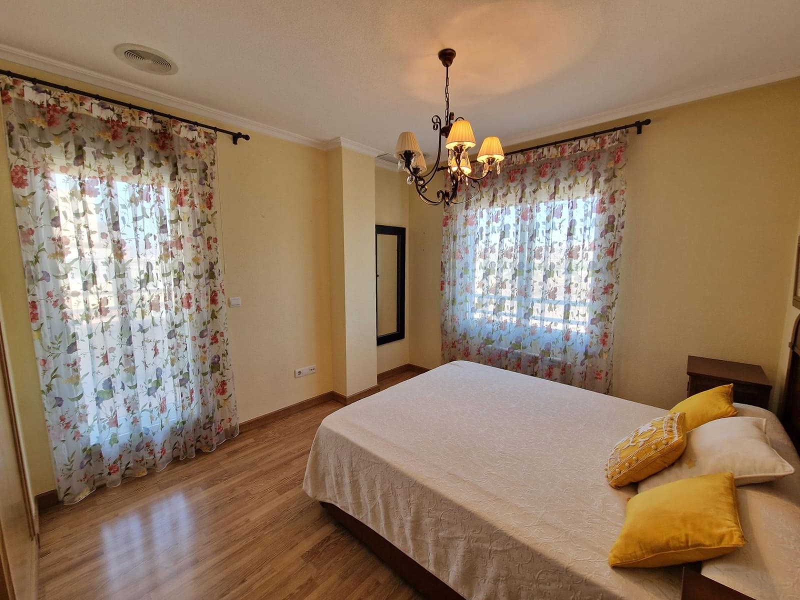 Ático de 3 habitaciones en Elche / Elx en alquiler con piscina - 1.500 € (Ref: 9474978)