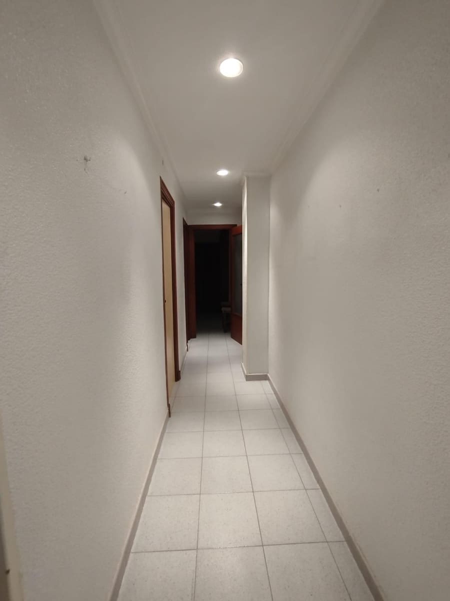 4 bedroom Flat for sale in Elche / Elx - € 115,000 (Ref: 9482118)