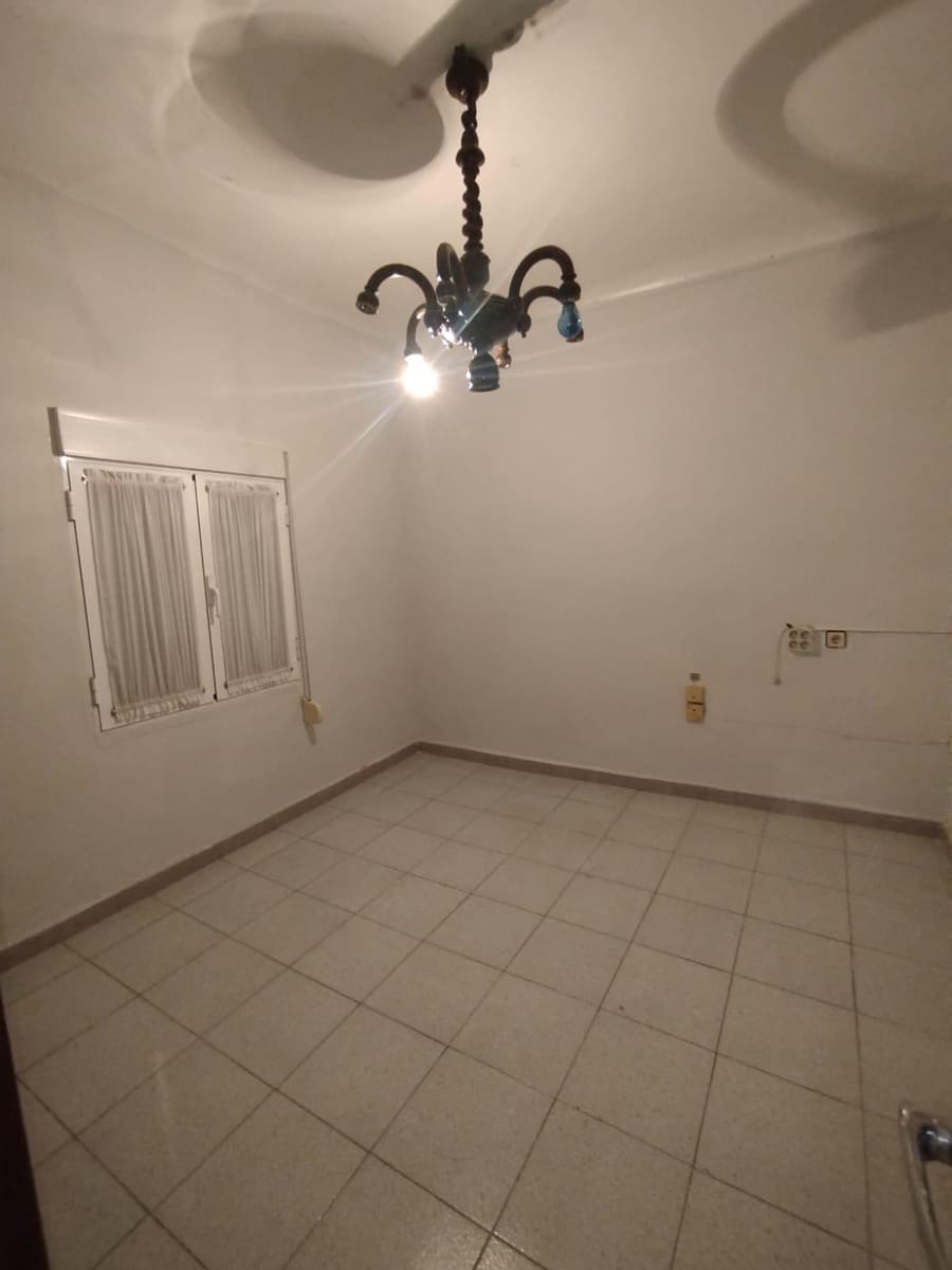 4 bedroom Flat for sale in Elche / Elx - € 115,000 (Ref: 9482118)