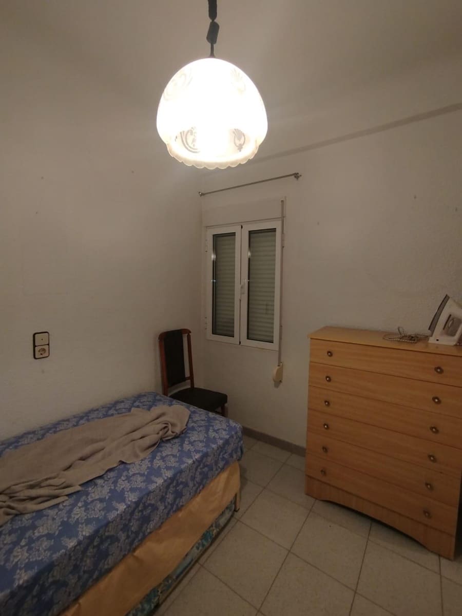 4 bedroom Flat for sale in Elche / Elx - € 115,000 (Ref: 9482118)