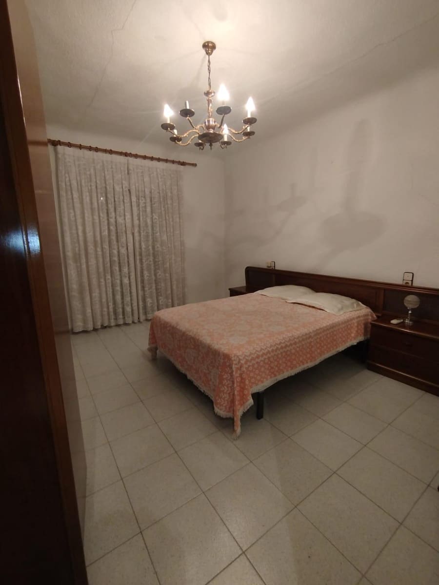 4 bedroom Flat for sale in Elche / Elx - € 115,000 (Ref: 9482118)