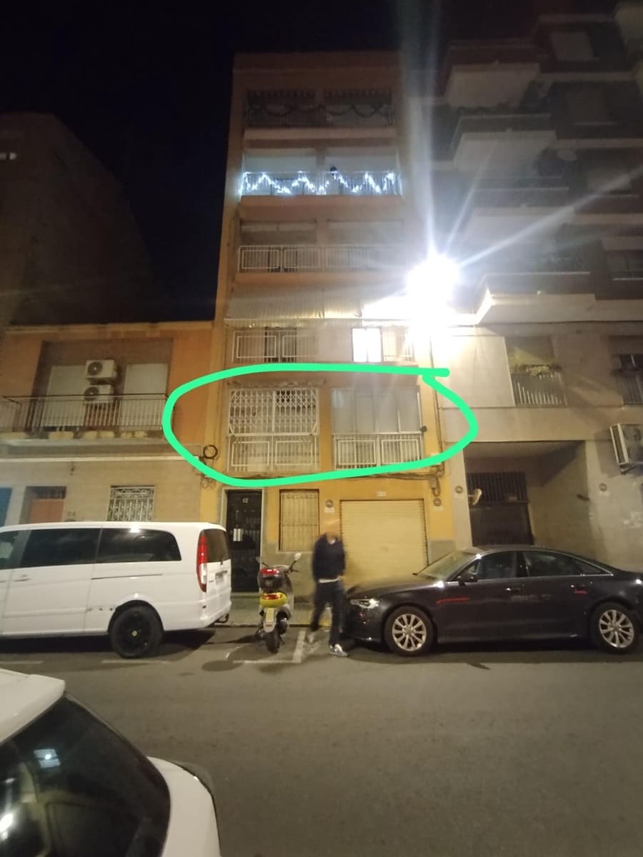 4 bedroom Flat for sale in Elche / Elx - € 115,000 (Ref: 9482118)