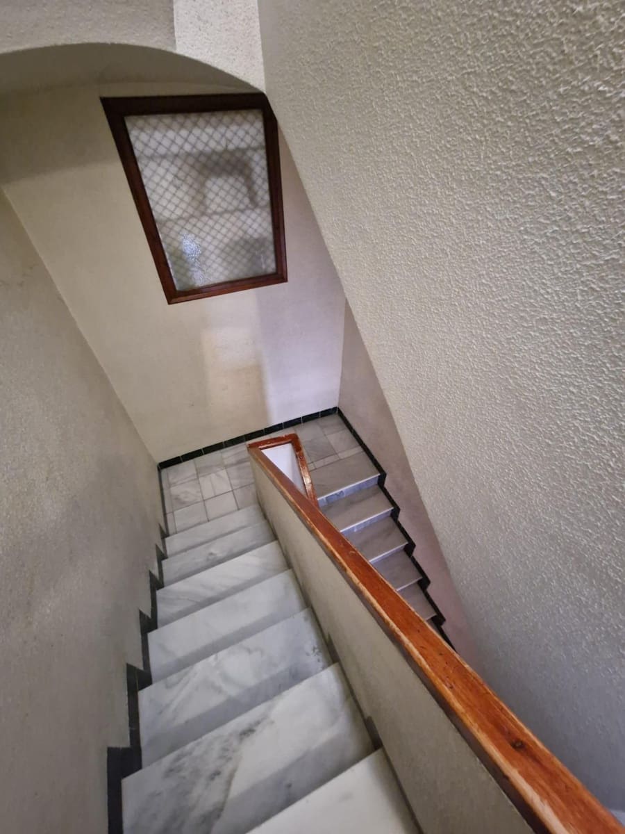 Piso de 4 habitaciones en Elche / Elx en venta - 105.000 € (Ref: 9482118)