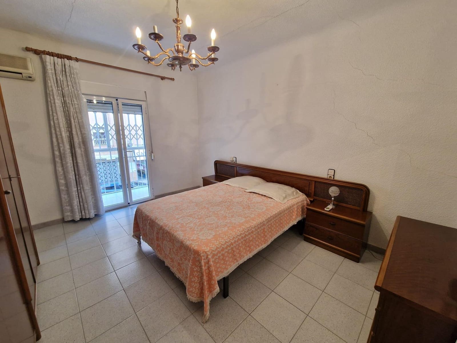 Piso de 4 habitaciones en Elche / Elx en venta - 105.000 € (Ref: 9482118)