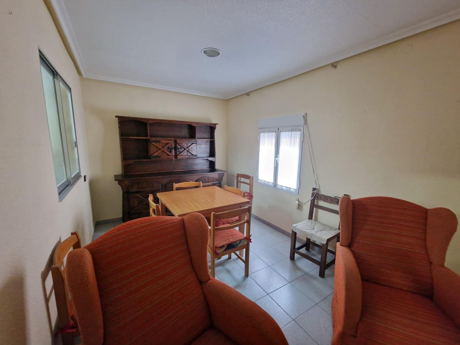 Piso de 4 habitaciones en Elche / Elx en venta - 105.000 € (Ref: 9482118)