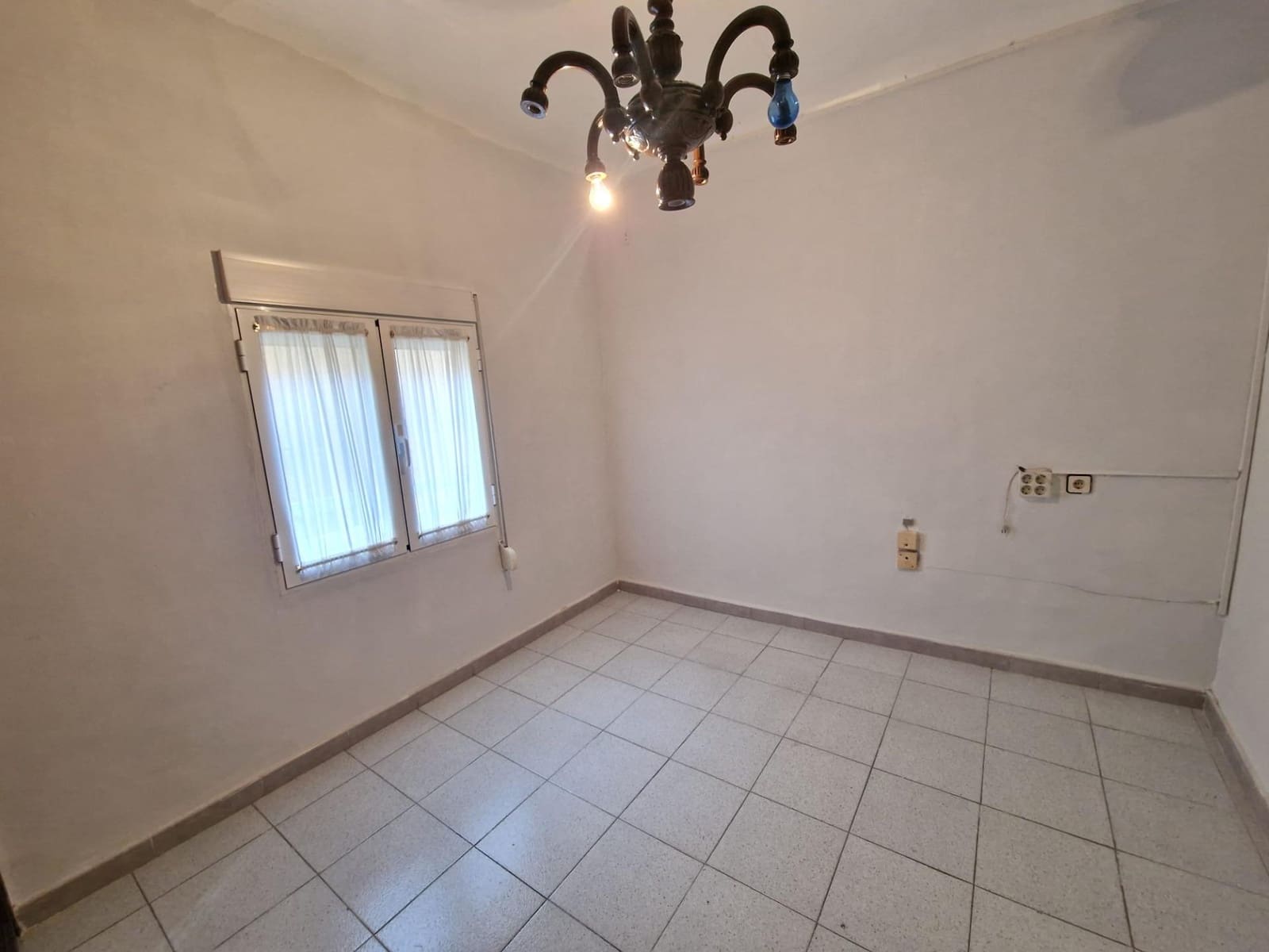 Piso de 4 habitaciones en Elche / Elx en venta - 105.000 € (Ref: 9482118)