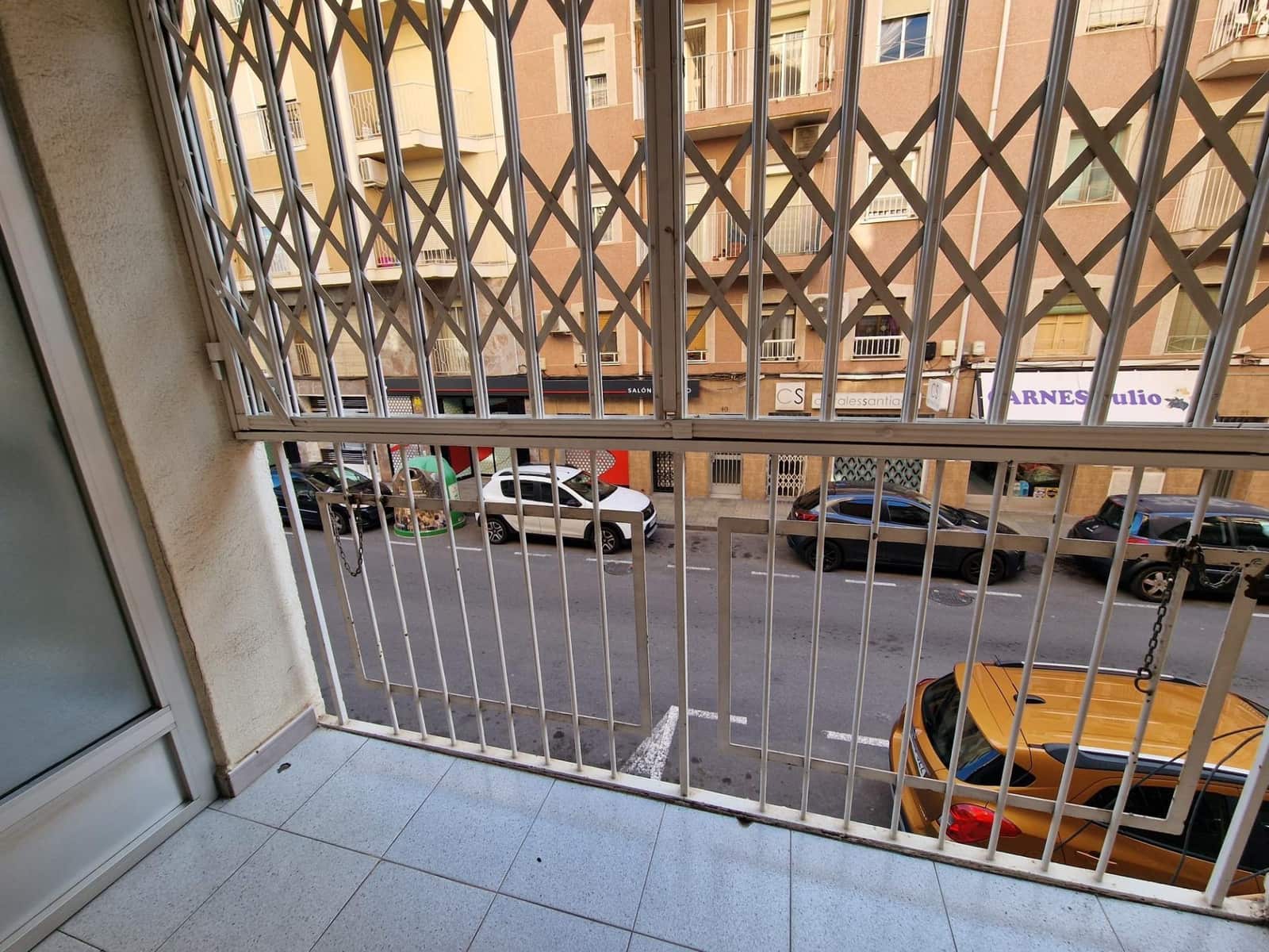 Piso de 4 habitaciones en Elche / Elx en venta - 105.000 € (Ref: 9482118)