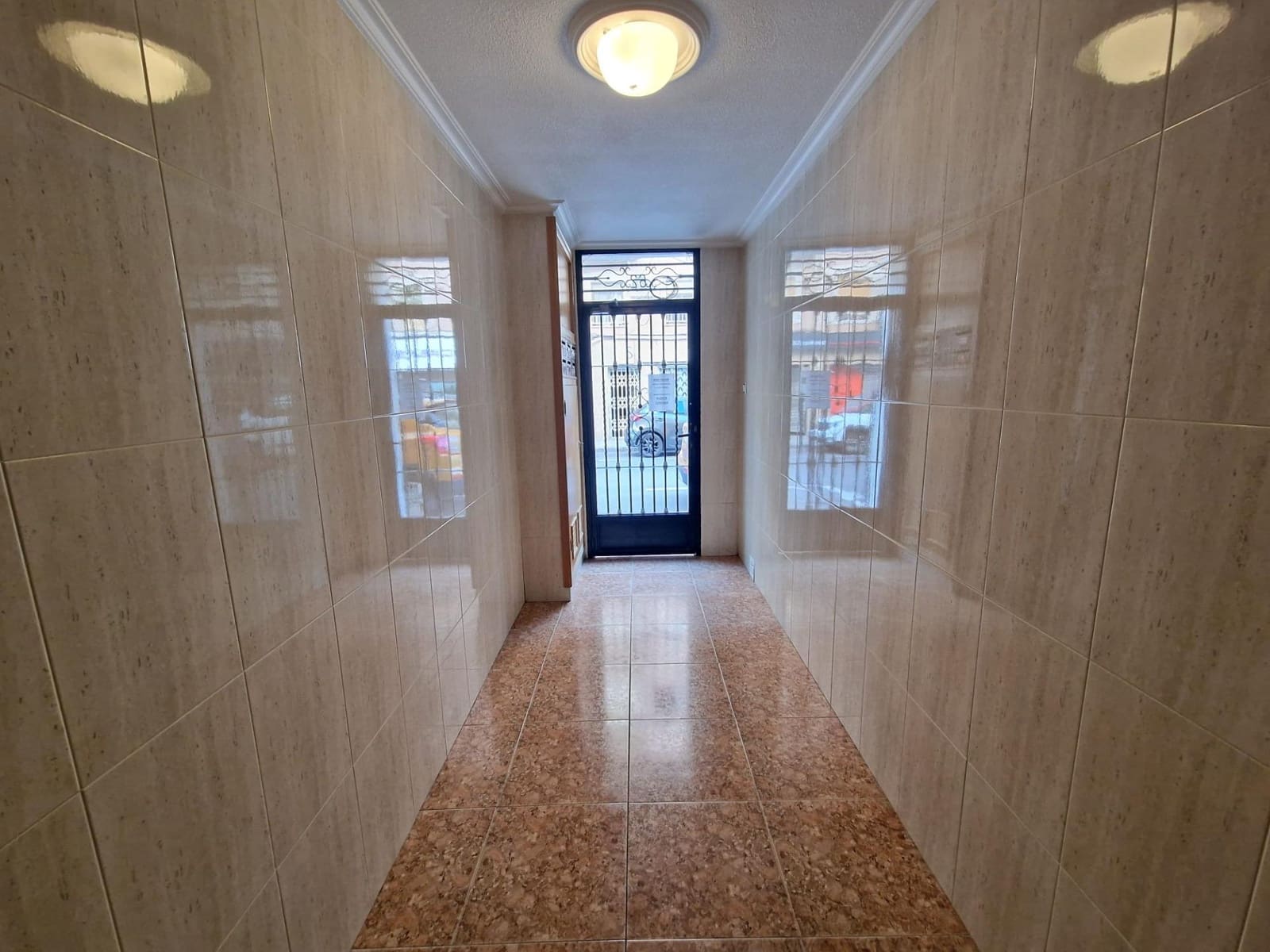 Piso de 4 habitaciones en Elche / Elx en venta - 105.000 € (Ref: 9482118)