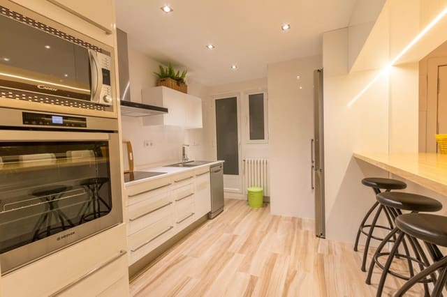 3 bedroom Flat for rent in Albacete city - € 1,700 (Ref: 6459645)