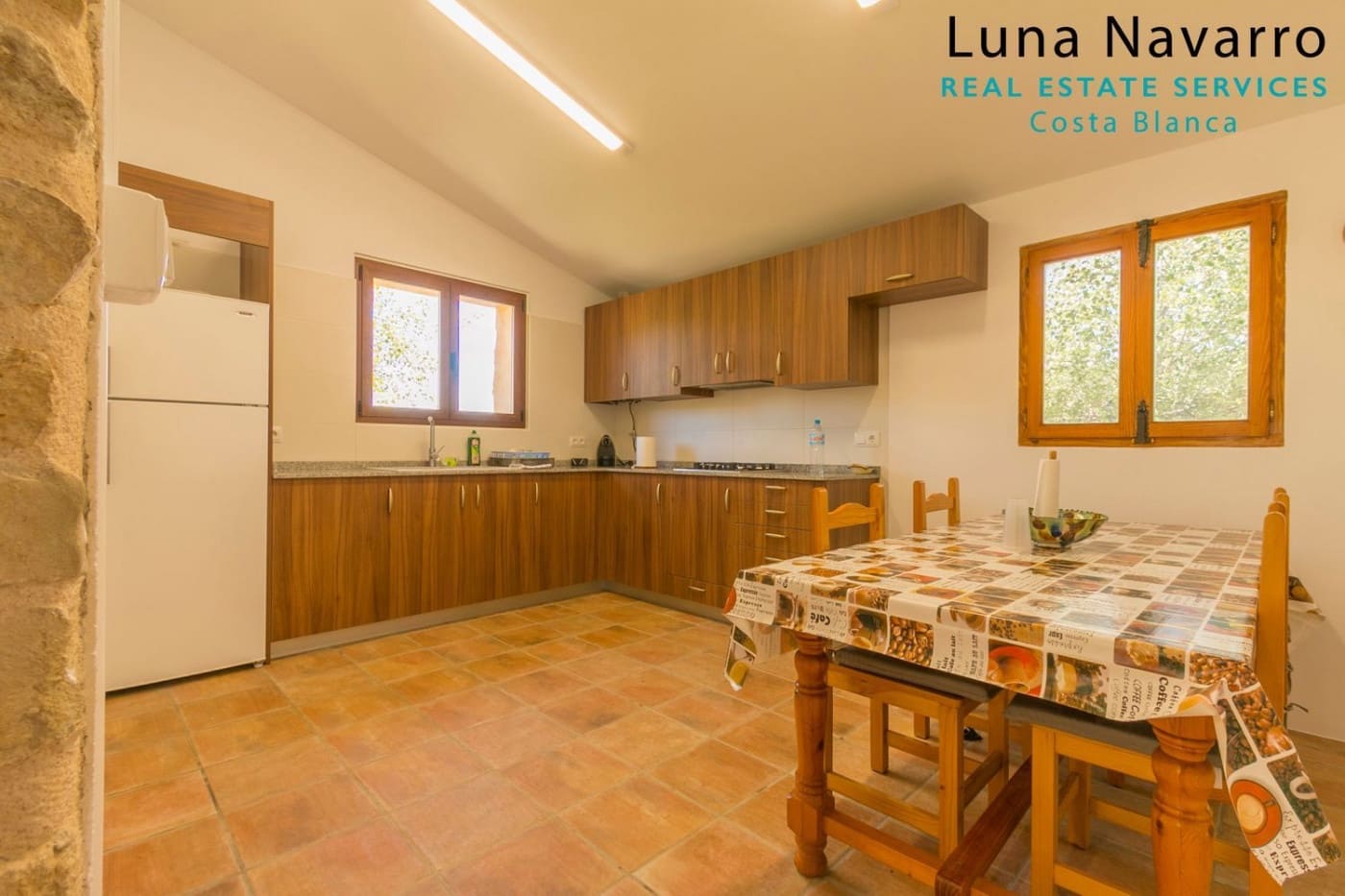 2 sovrum Finca/Hus på landet till salu i Confrides med garage - 373 000 € (Ref: 7164495)