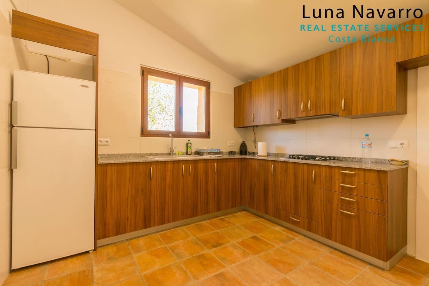 2 sovrum Finca/Hus på landet till salu i Confrides med garage - 373 000 € (Ref: 7164495)