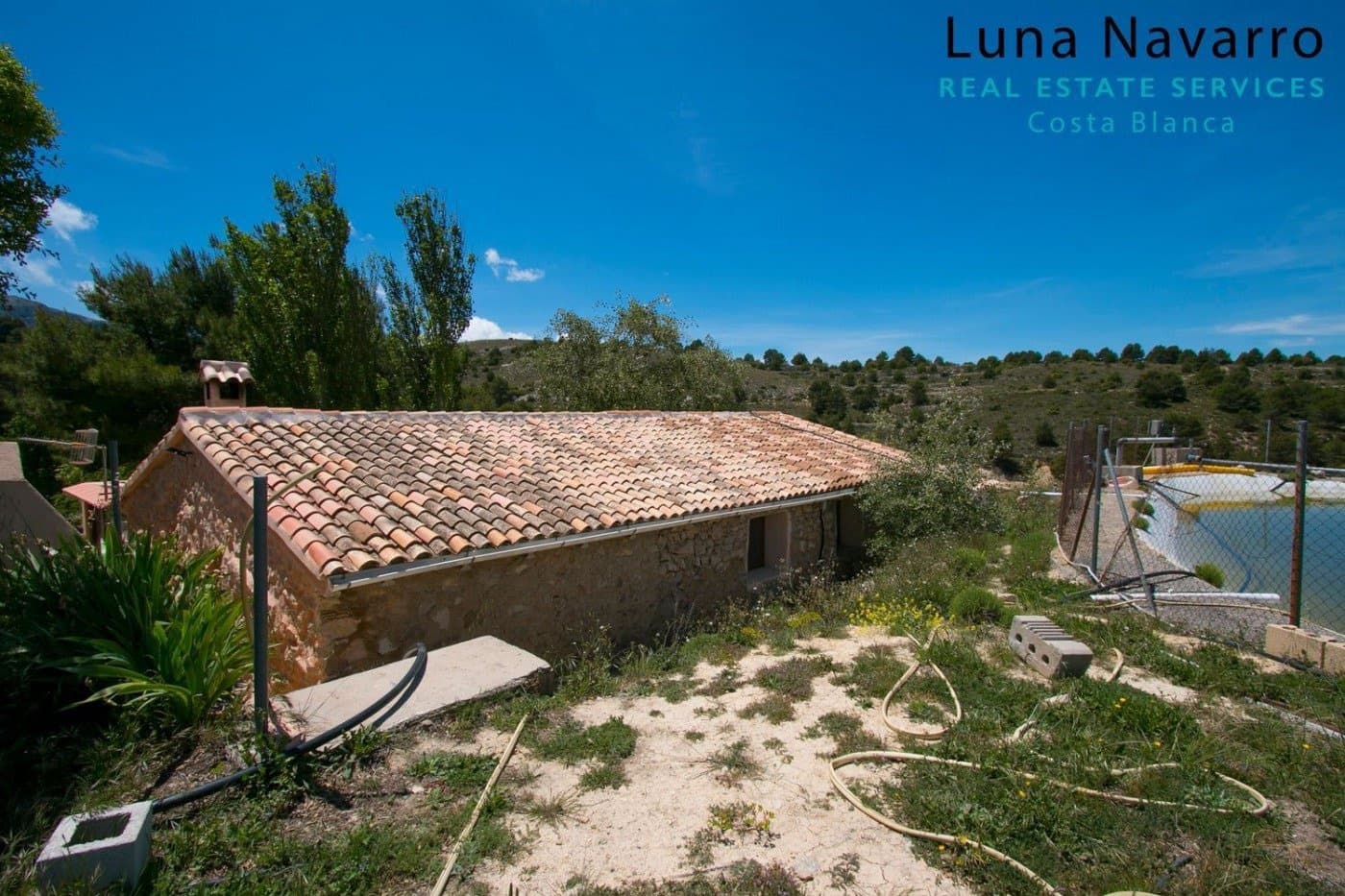 2 sovrum Finca/Hus på landet till salu i Confrides med garage - 373 000 € (Ref: 7164495)