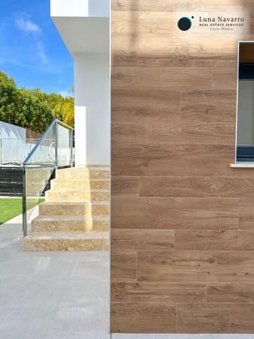 3 makuuhuone Huvila myytävänä paikassa La Nucia mukana uima-altaan 
autotalli - 600 000 € (Ref: 8167414)