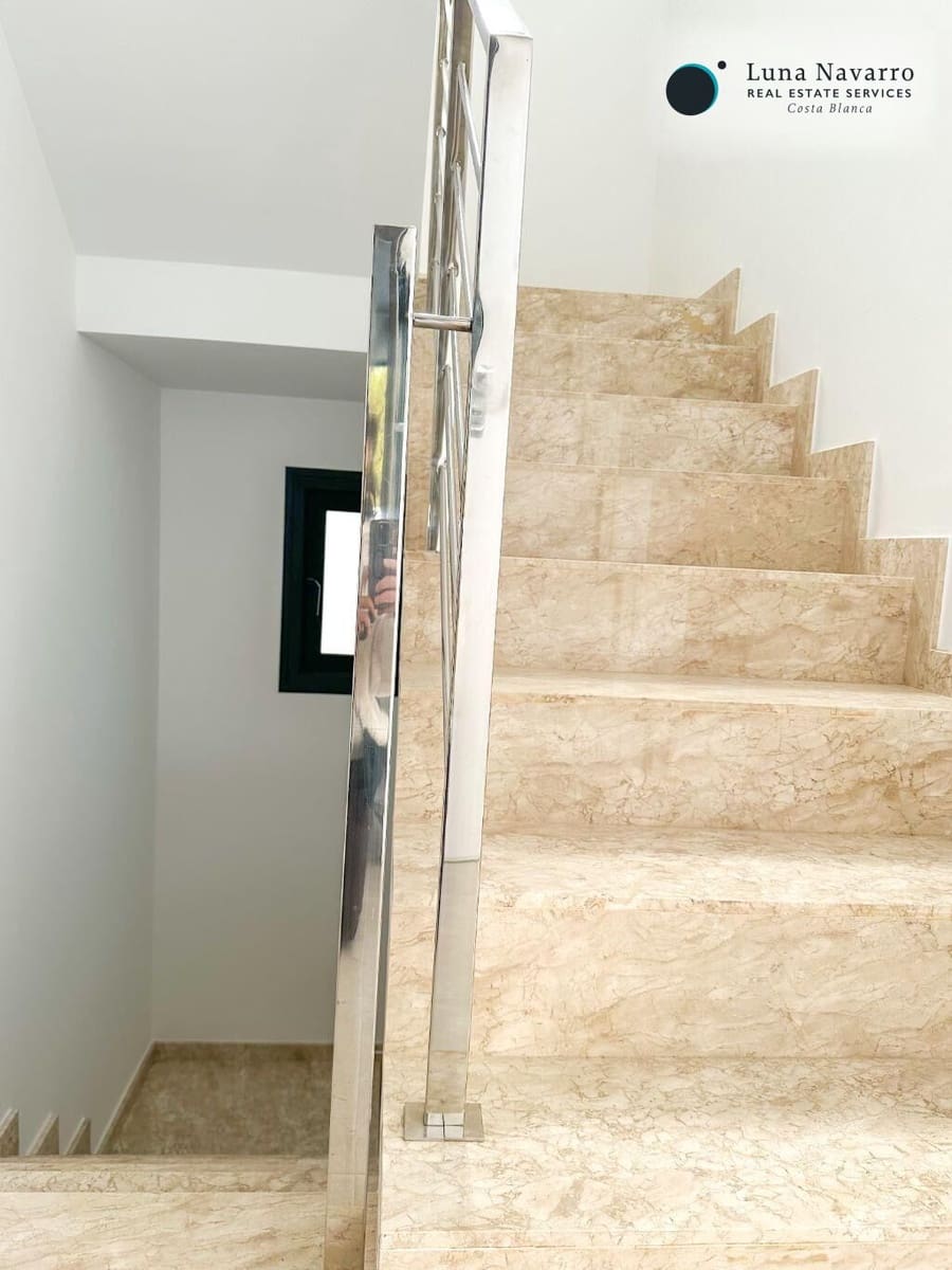 3 makuuhuone Huvila myytävänä paikassa La Nucia mukana uima-altaan 
autotalli - 600 000 € (Ref: 8167414)