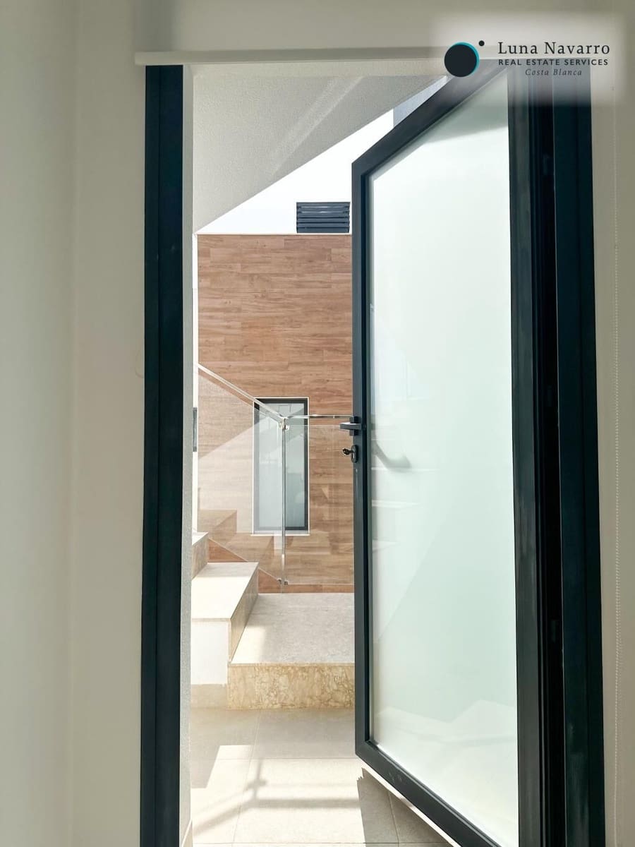 3 makuuhuone Huvila myytävänä paikassa La Nucia mukana uima-altaan 
autotalli - 600 000 € (Ref: 8167414)