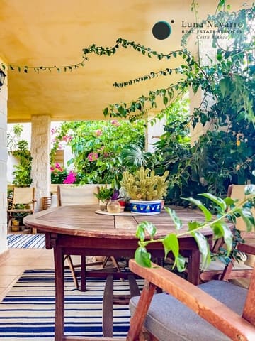 5 slaapkamer Rijtjeshuis te koop in Albir, Alfaz del Pi / L'Alfàs del Pi met zwembad - € 450.000 (Ref: 8167426)