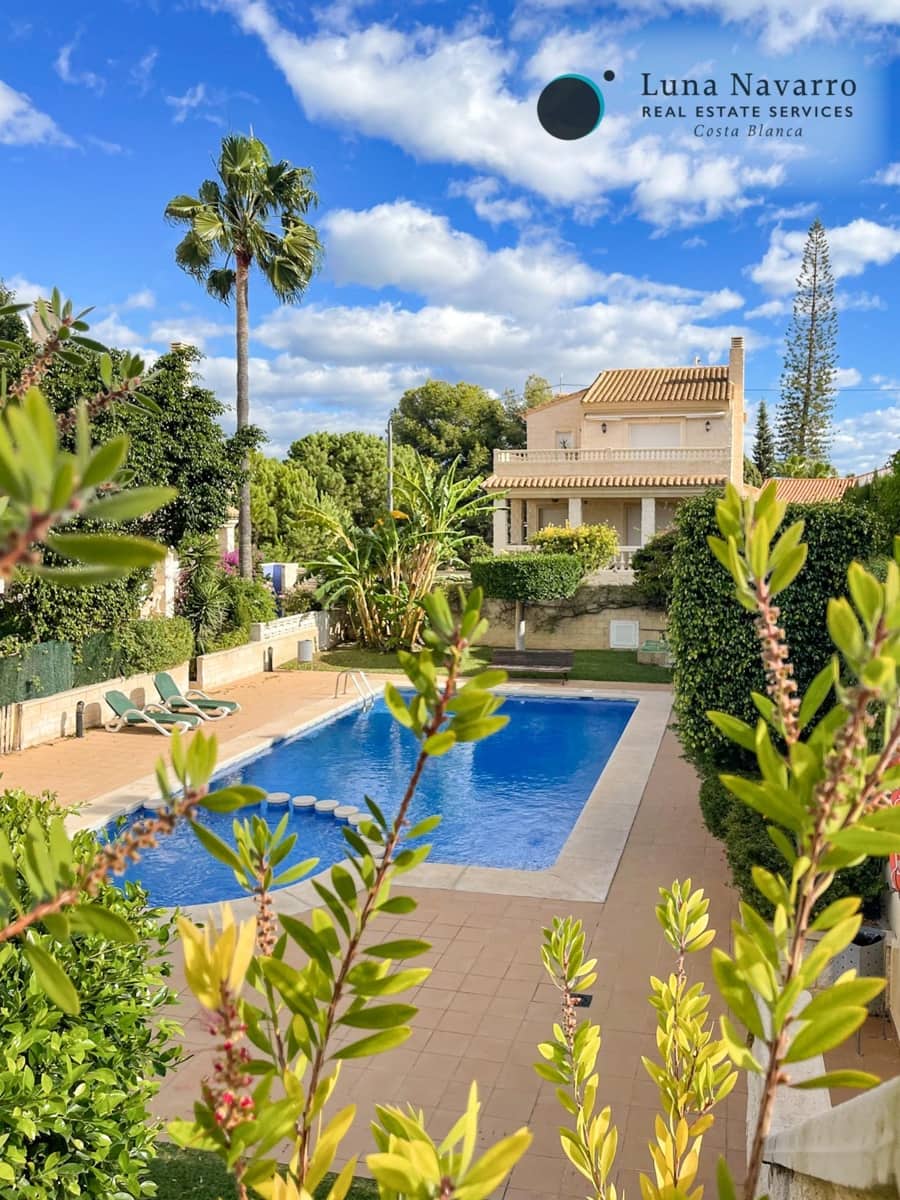 5 slaapkamer Rijtjeshuis te koop in Alfaz del Pi / L'Alfas del Pi met zwembad - € 450.000 (Ref: 8167426)