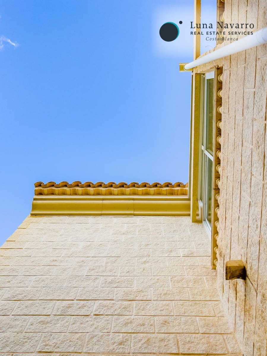 5 slaapkamer Rijtjeshuis te koop in Alfaz del Pi / L'Alfas del Pi met zwembad - € 450.000 (Ref: 8167426)