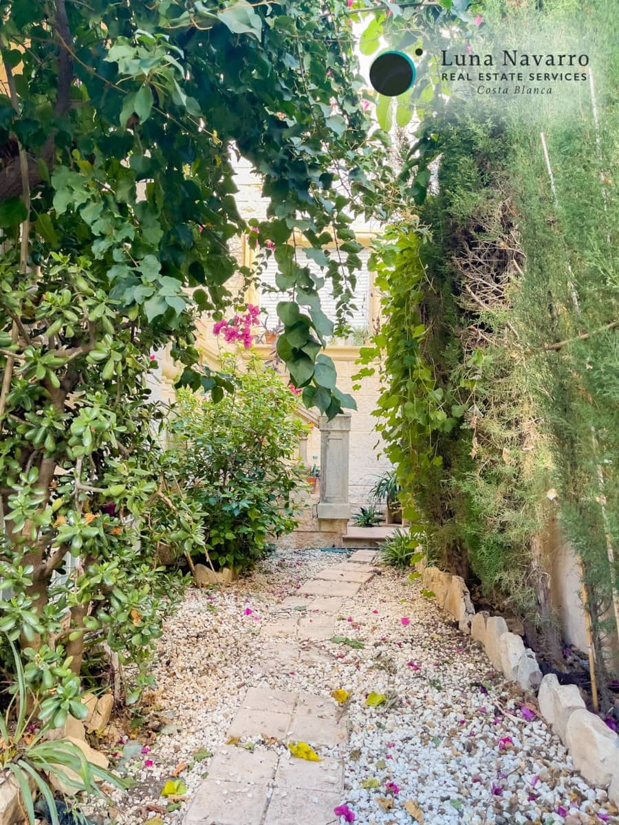 5 slaapkamer Rijtjeshuis te koop in Alfaz del Pi / L'Alfas del Pi met zwembad - € 450.000 (Ref: 8167426)