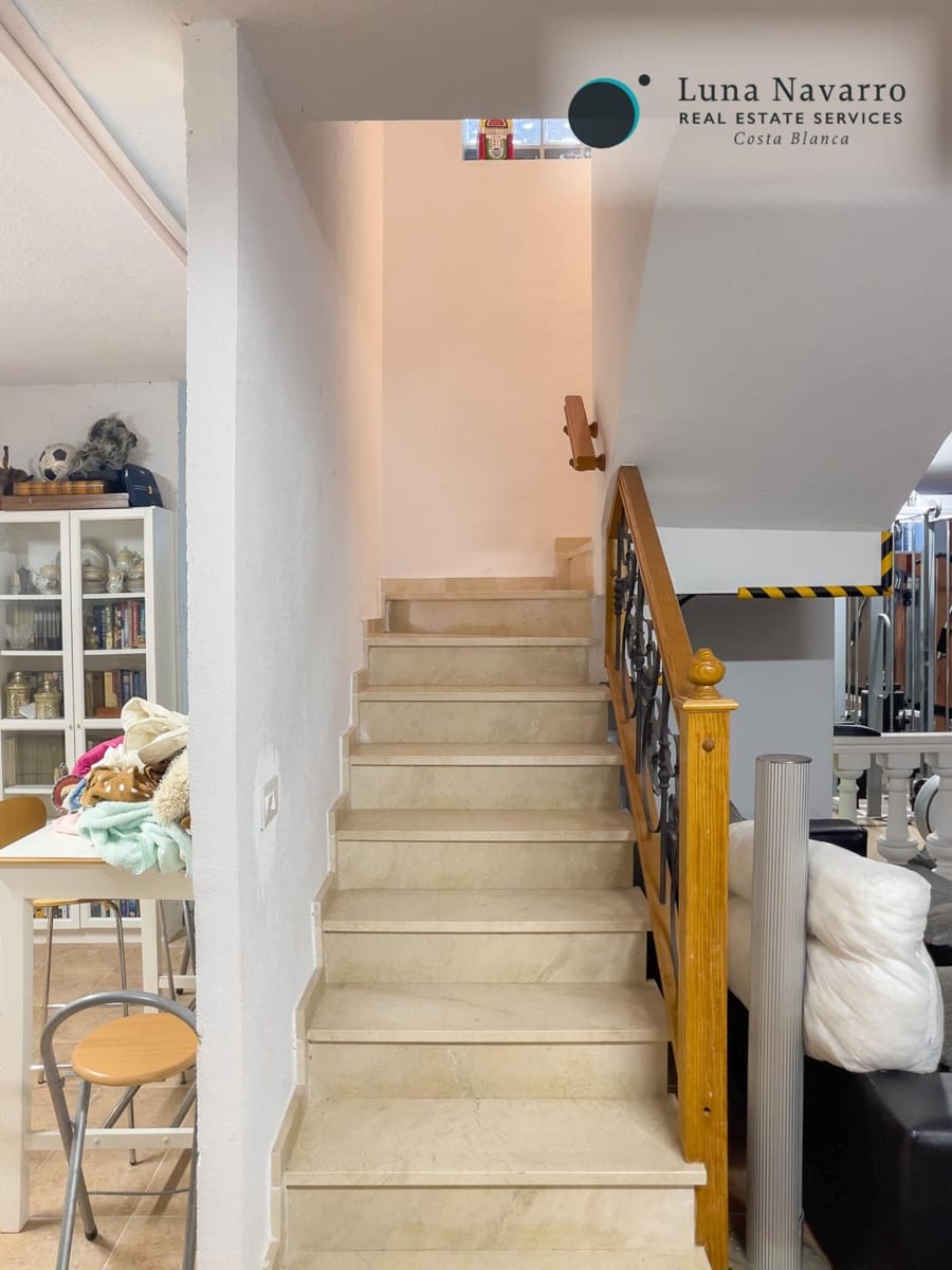 5 slaapkamer Rijtjeshuis te koop in Alfaz del Pi / L'Alfas del Pi met zwembad - € 450.000 (Ref: 8167426)