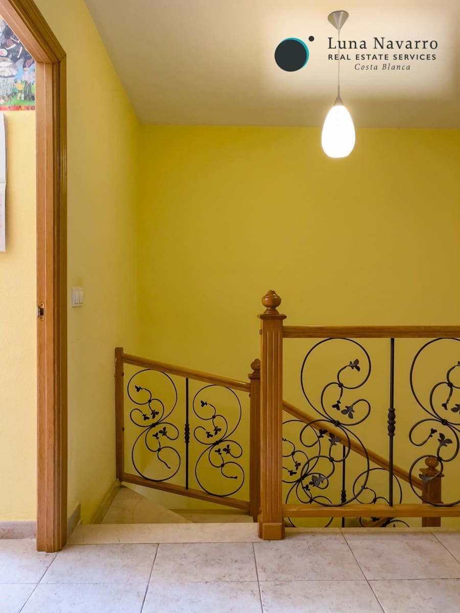 5 slaapkamer Rijtjeshuis te koop in Alfaz del Pi / L'Alfas del Pi met zwembad - € 450.000 (Ref: 8167426)