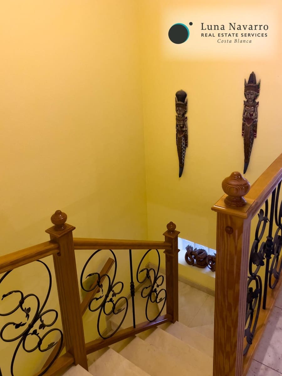 5 slaapkamer Rijtjeshuis te koop in Alfaz del Pi / L'Alfas del Pi met zwembad - € 450.000 (Ref: 8167426)