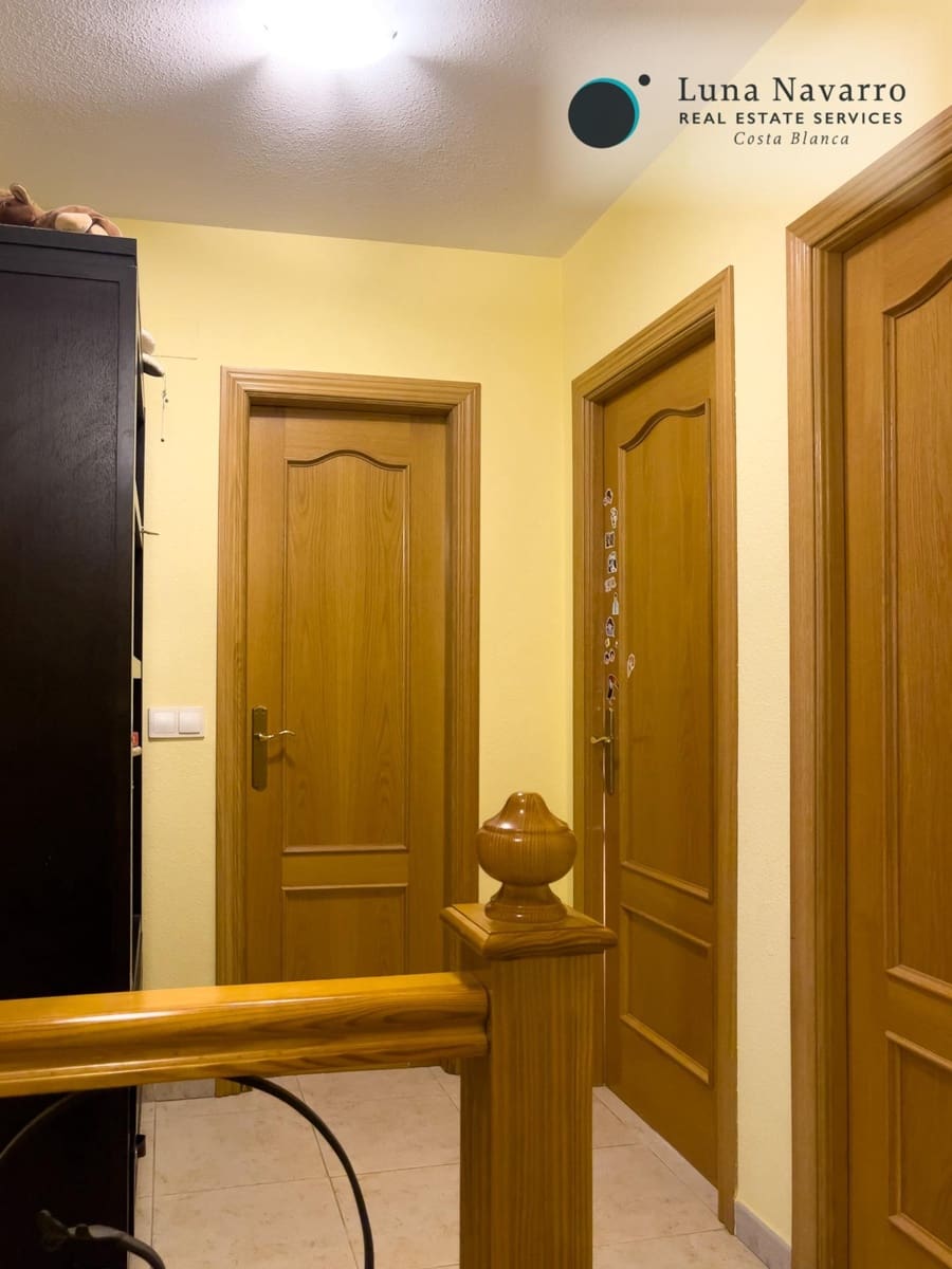 5 slaapkamer Rijtjeshuis te koop in Alfaz del Pi / L'Alfas del Pi met zwembad - € 450.000 (Ref: 8167426)