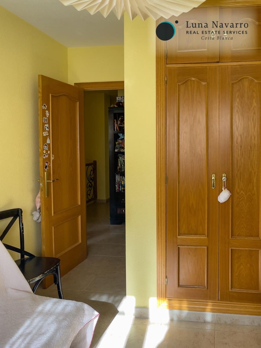 5 slaapkamer Rijtjeshuis te koop in Alfaz del Pi / L'Alfas del Pi met zwembad - € 450.000 (Ref: 8167426)