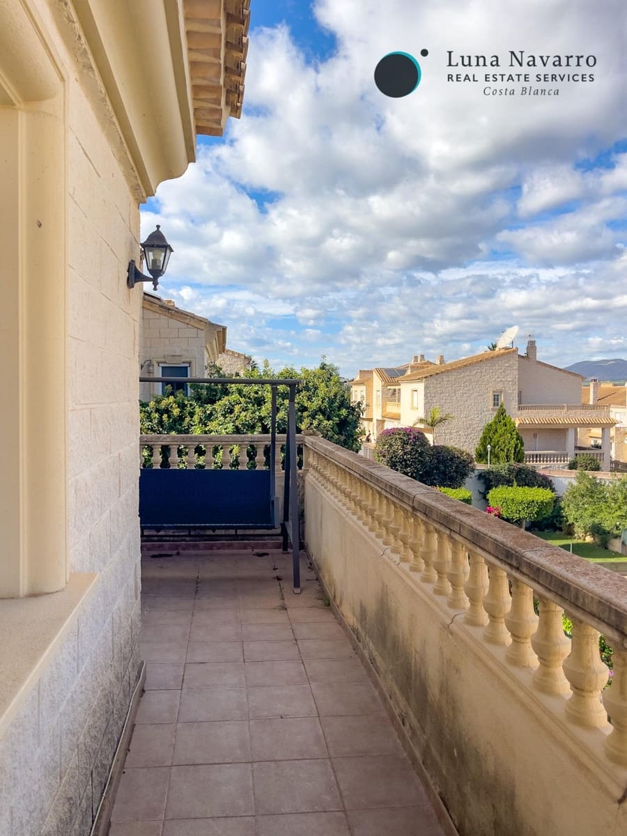 5 slaapkamer Rijtjeshuis te koop in Alfaz del Pi / L'Alfas del Pi met zwembad - € 450.000 (Ref: 8167426)