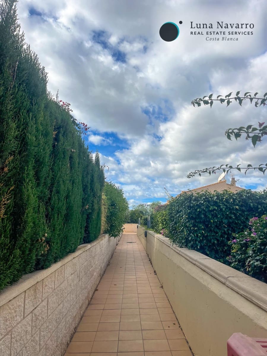 5 slaapkamer Rijtjeshuis te koop in Alfaz del Pi / L'Alfas del Pi met zwembad - € 450.000 (Ref: 8167426)