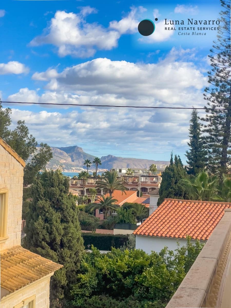 5 slaapkamer Rijtjeshuis te koop in Alfaz del Pi / L'Alfas del Pi met zwembad - € 450.000 (Ref: 8167426)