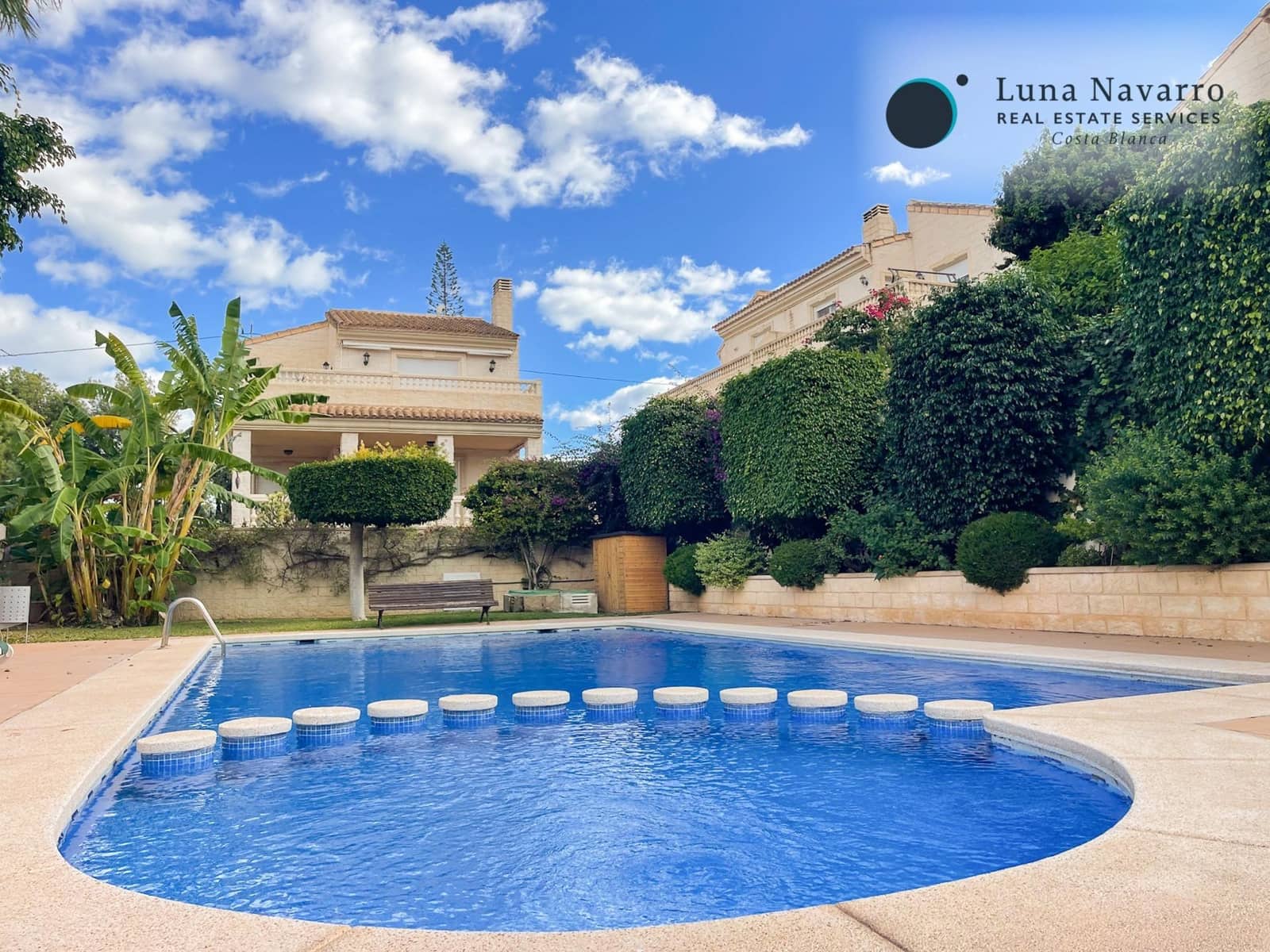 5 slaapkamer Rijtjeshuis te koop in Alfaz del Pi / L'Alfas del Pi met zwembad - € 450.000 (Ref: 8167426)