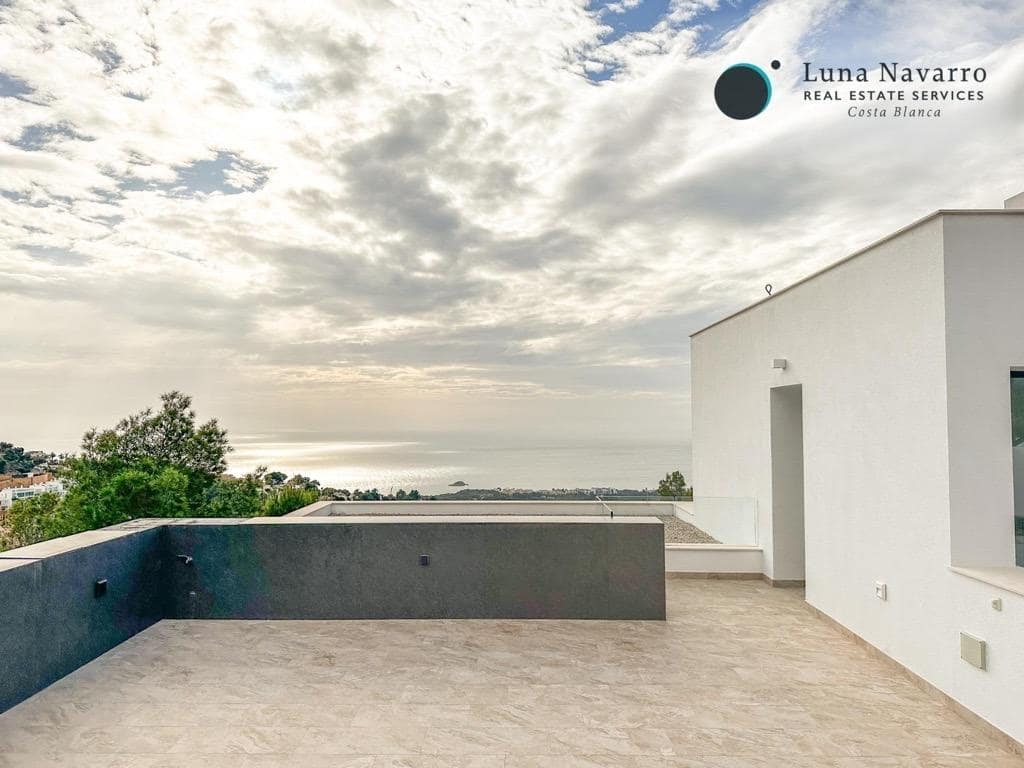 3 bedroom Villa for sale in Altea with pool garage - € 2,250,000 (Ref: 8305501)