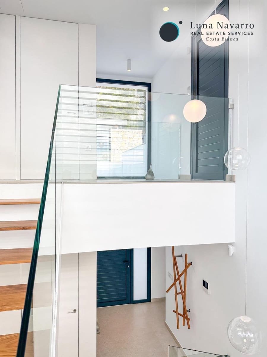 3 bedroom Villa for sale in Altea with pool garage - € 2,250,000 (Ref: 8305501)