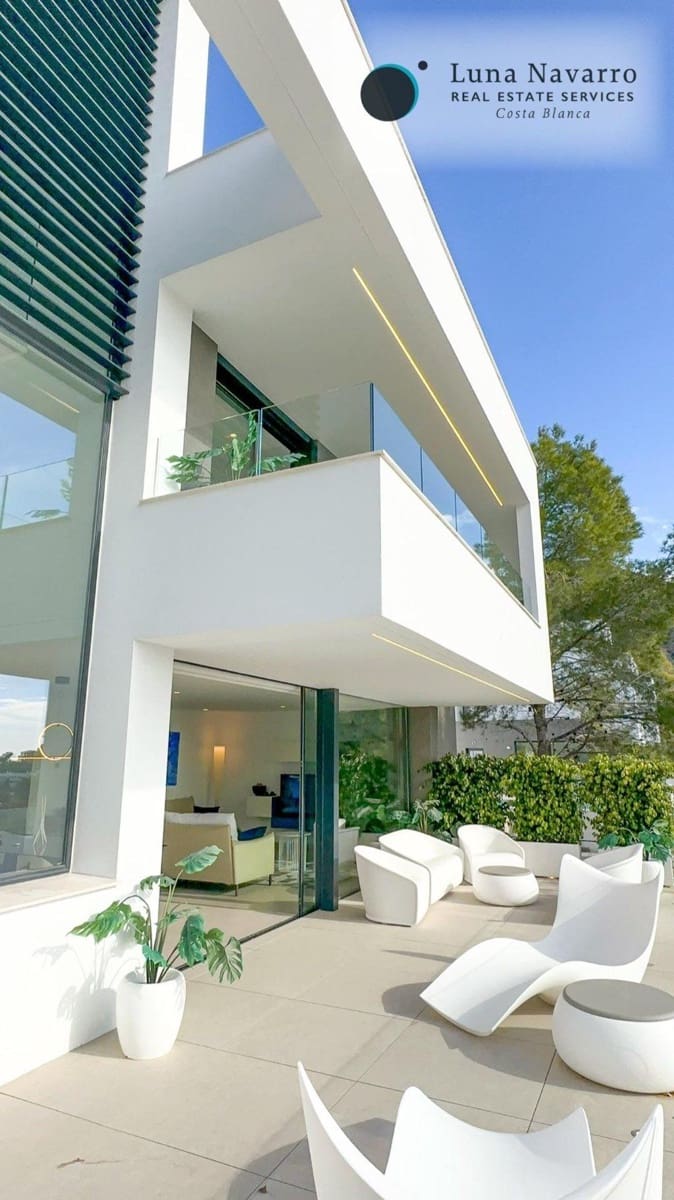 3 bedroom Villa for sale in Altea with pool garage - € 2,250,000 (Ref: 8305501)