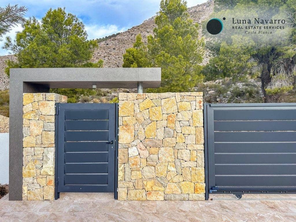 3 bedroom Villa for sale in Altea with pool garage - € 2,250,000 (Ref: 8305501)