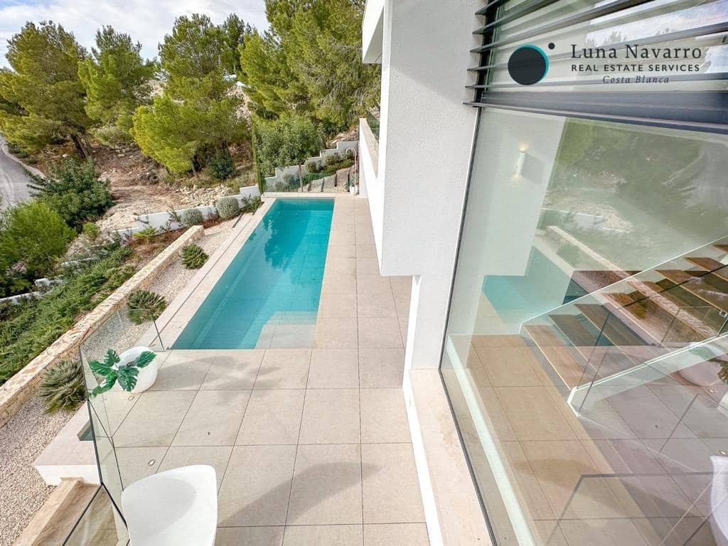 3 bedroom Villa for sale in Altea with pool garage - € 2,250,000 (Ref: 8305501)