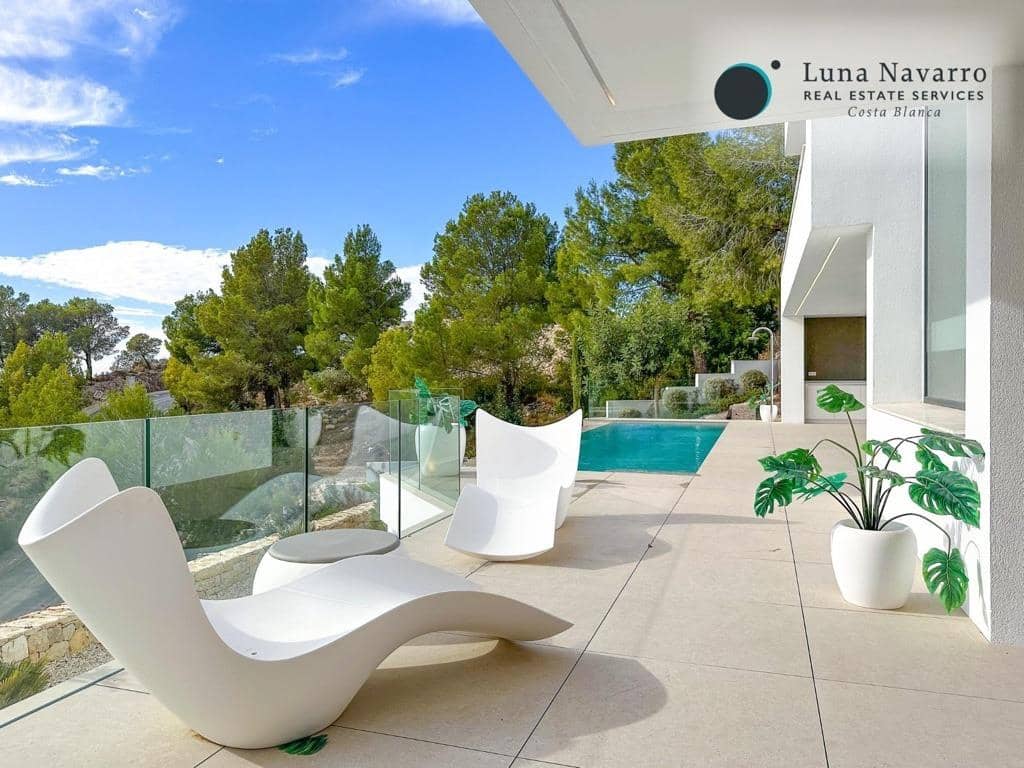 3 bedroom Villa for sale in Altea with pool garage - € 2,250,000 (Ref: 8305501)