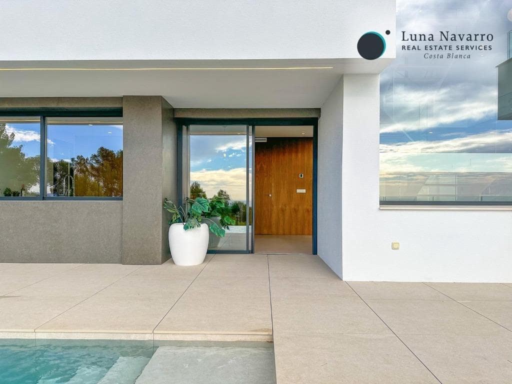 3 bedroom Villa for sale in Altea with pool garage - € 2,250,000 (Ref: 8305501)