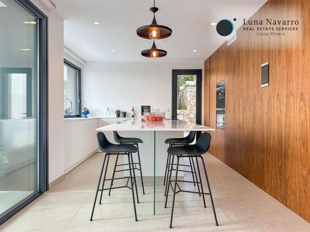 3 bedroom Villa for sale in Altea with pool garage - € 2,250,000 (Ref: 8305501)