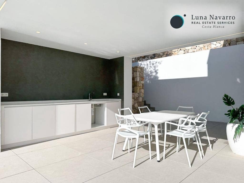 3 bedroom Villa for sale in Altea with pool garage - € 2,250,000 (Ref: 8305501)