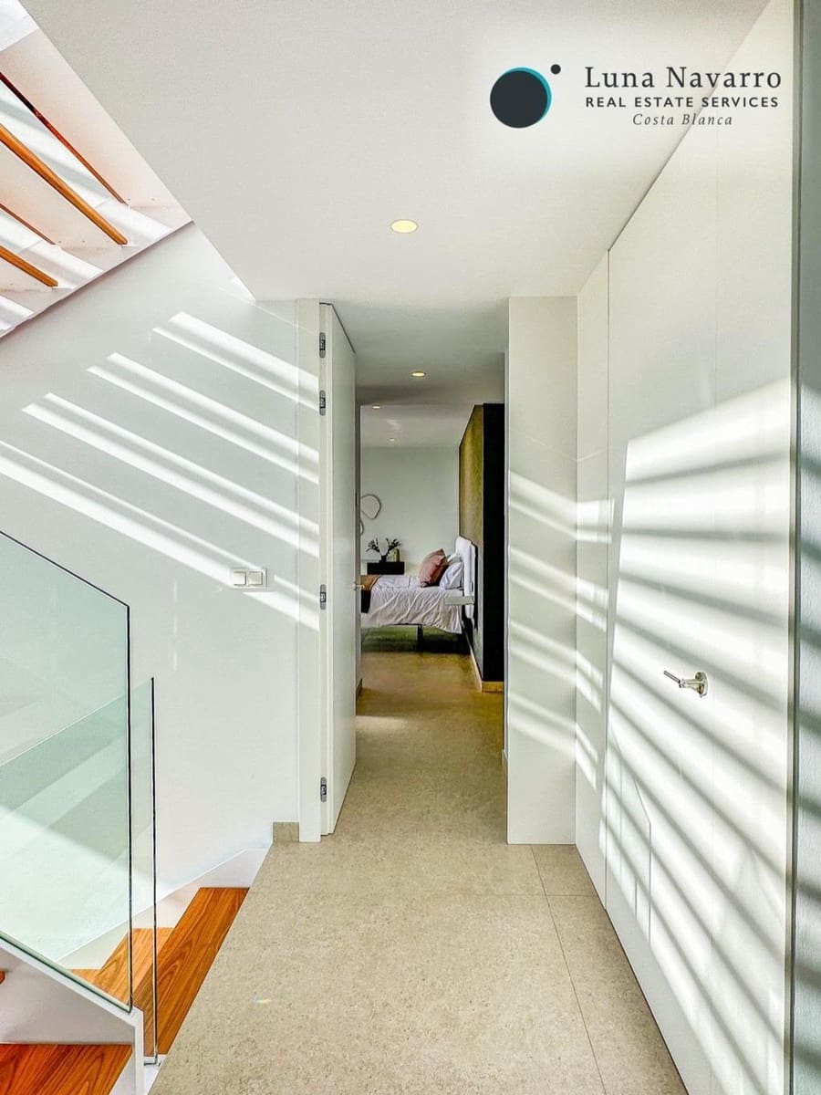 3 bedroom Villa for sale in Altea with pool garage - € 2,250,000 (Ref: 8305501)