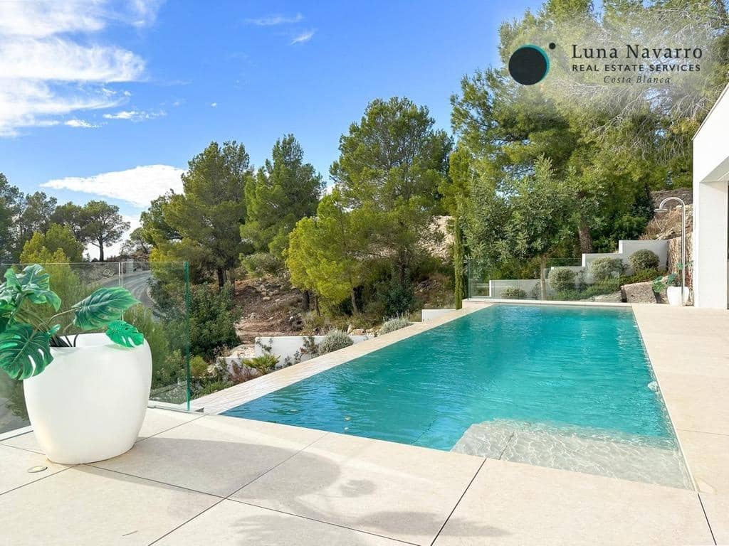 3 bedroom Villa for sale in Altea with pool garage - € 2,250,000 (Ref: 8305501)