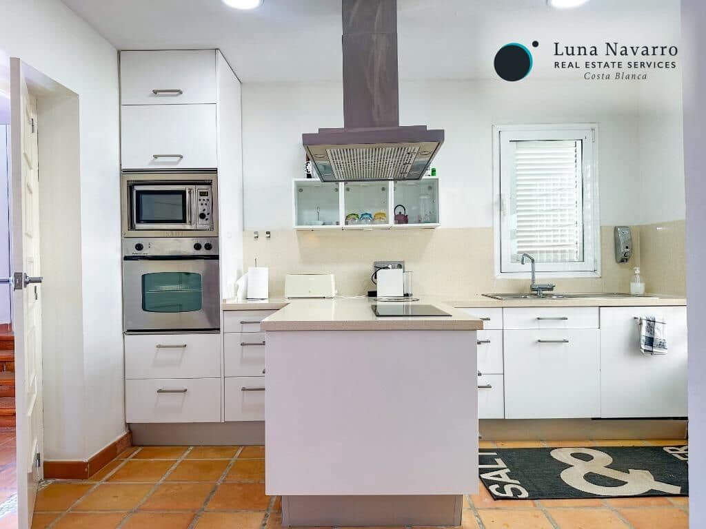 4 sypialnia Willa na sprzedaż w Altea z basenem garażem - 699 000 € (Ref: 8373561)