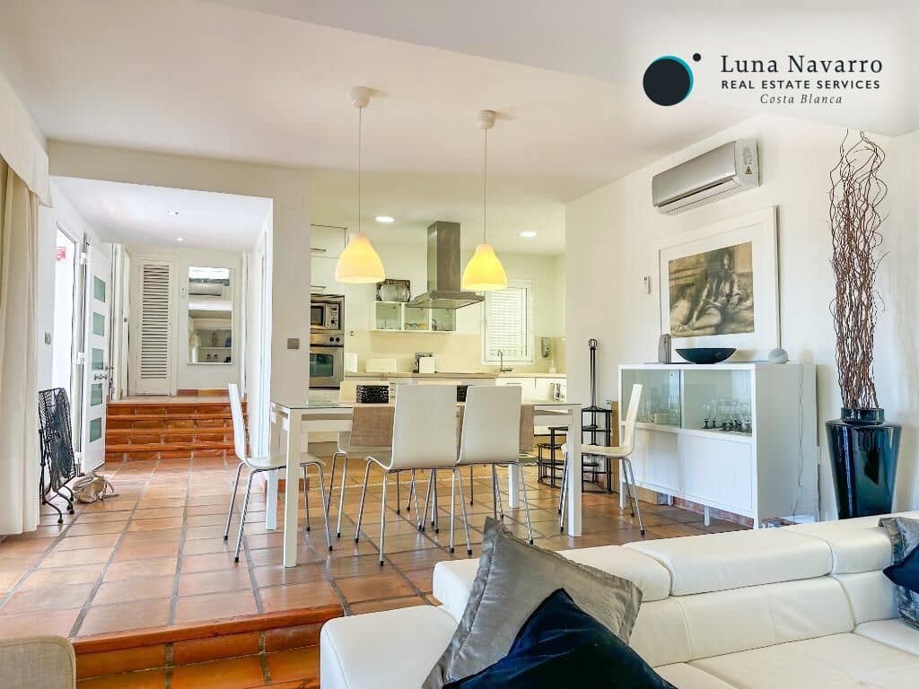 4 sypialnia Willa na sprzedaż w Altea z basenem garażem - 699 000 € (Ref: 8373561)