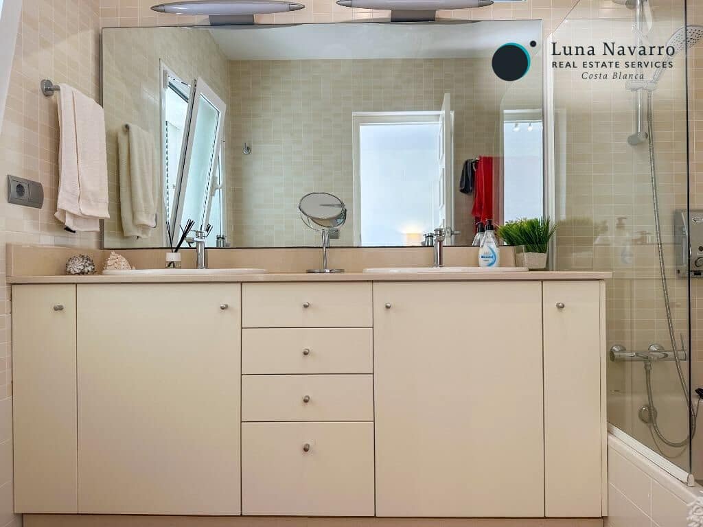 4 sypialnia Willa na sprzedaż w Altea z basenem garażem - 699 000 € (Ref: 8373561)