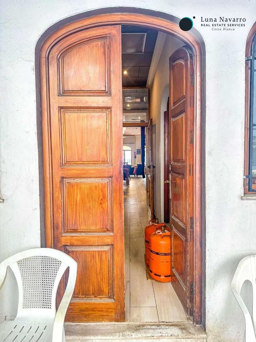 Commercial for rent in Altea - € 1,600 (Ref: 8458065)